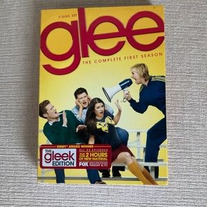 “Glee” The Complete First Season 7 disc dvd set